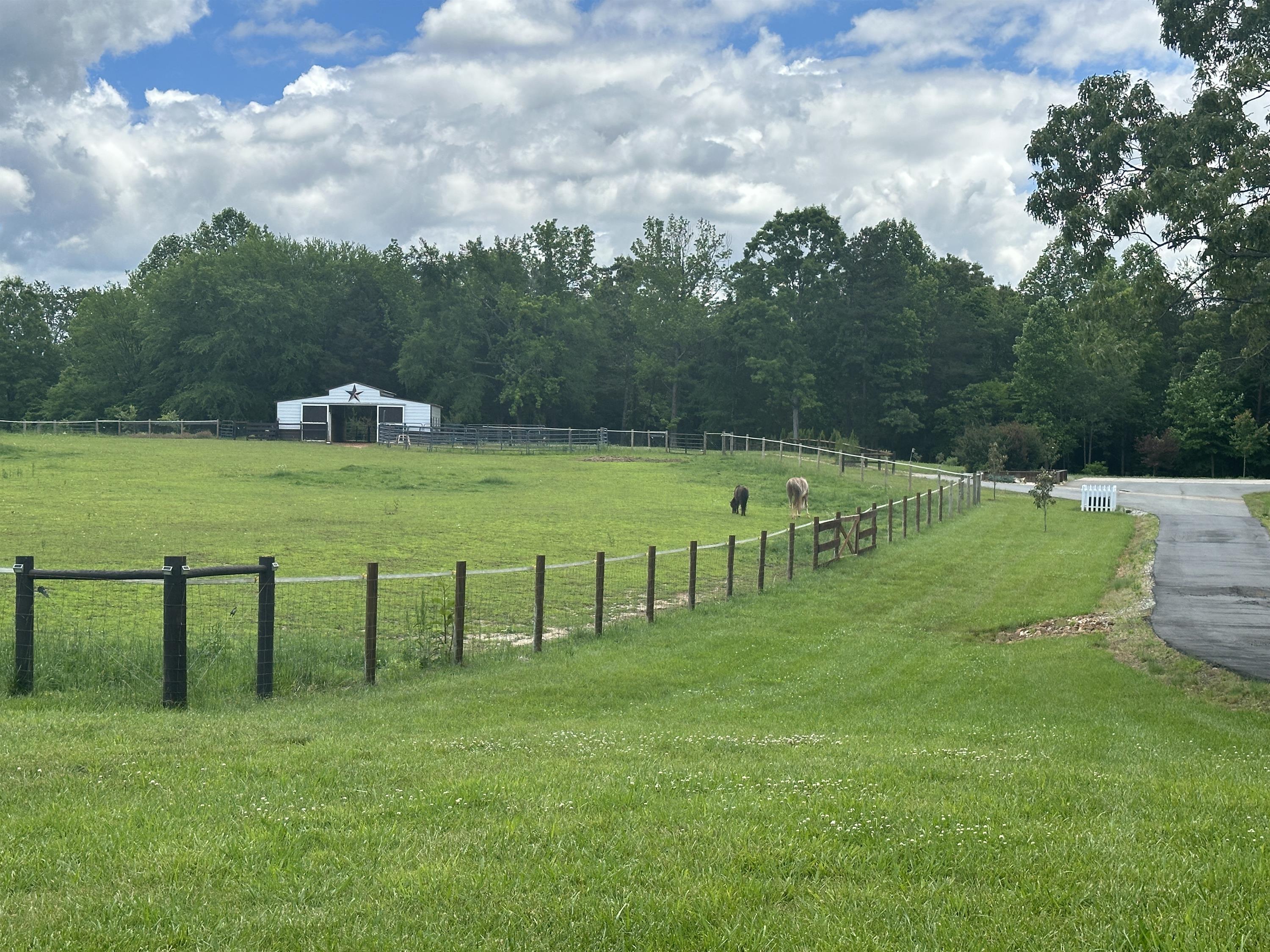 335 Dalton Road - BARN